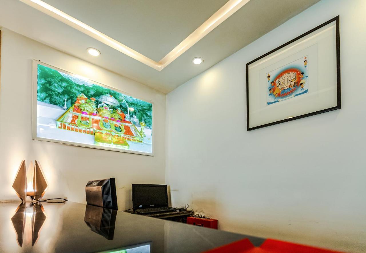 Hotel Mayur At Cr Park ニューデリー エクステリア 写真